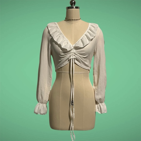 PrettyLittleThing Ruched Crop Blouse - Picture 7 of 7